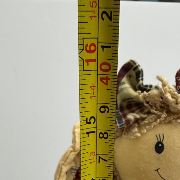 Homespun Creations Angel holding Welcome Friends sign. 16” - Picture 8 of 9